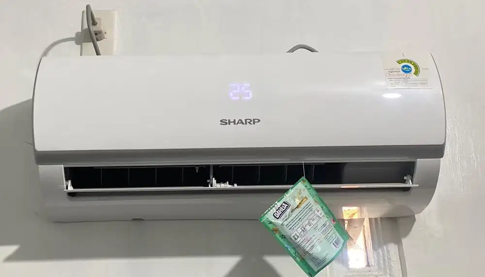 Ac sharp 1/2 pk pemakaian baru 6 bulan. Dinginnya jangan ditanyakan lg