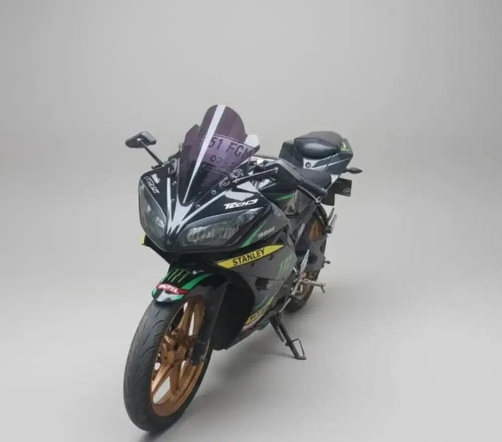 Yamaha yzf-R15 ---
