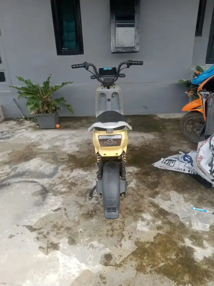 Sepeda listrik UWINFLY