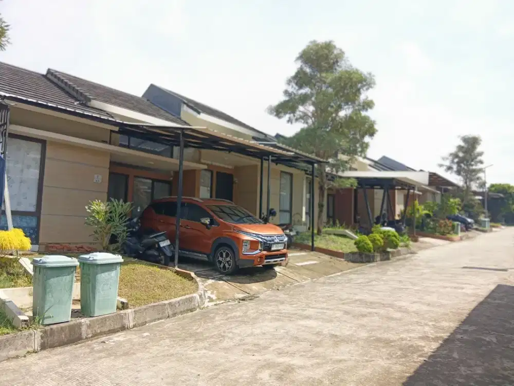Rumah 6 Menit ke Stasiun Cilebut SHM Hadap Selatan Siap KPR J-39455