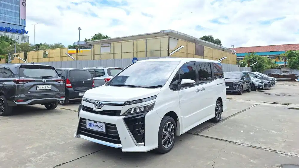 Pajak Panjang - Toyota Voxy 2.0 Bensin-AT 2020