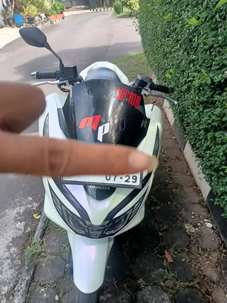 Honda pcx 2018 putih