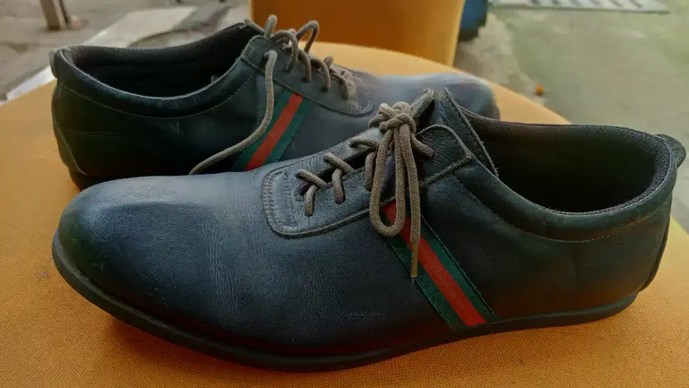 Sepatu kulit kantor Gucci size 43