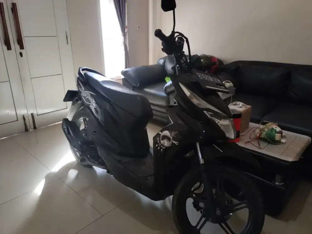 Dijual motor Honda Beat street tahun 2016