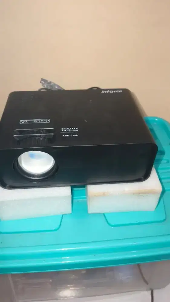 Proyektor video Merk Inforce