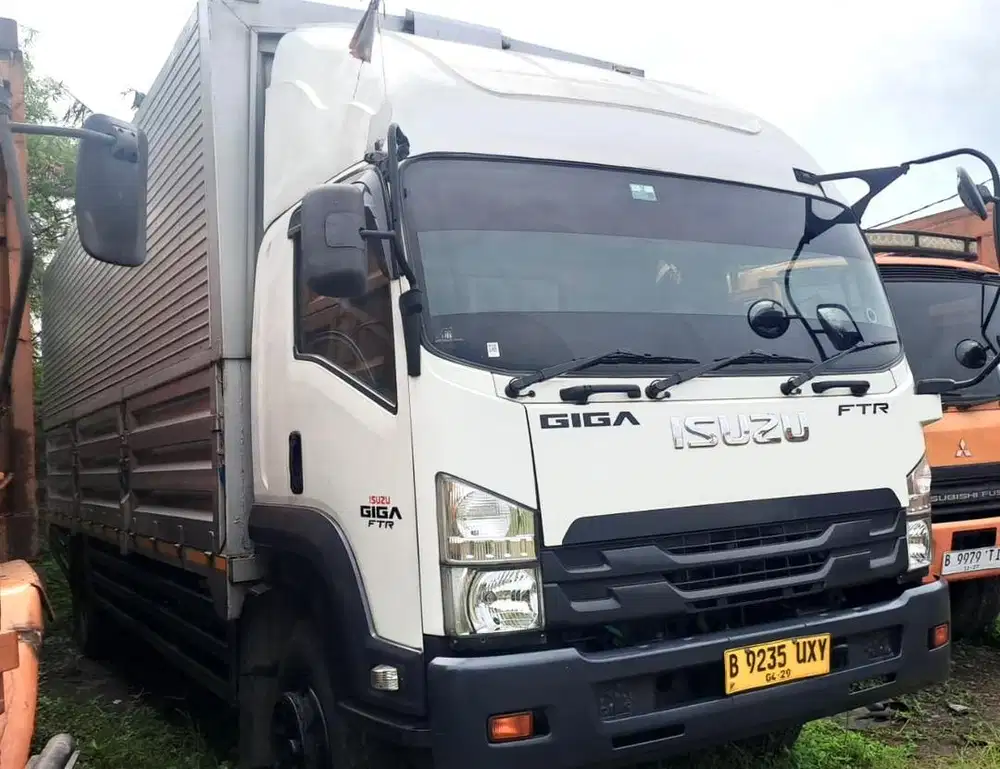 MULUS+banBARU MURAH Isuzu Giga engkel 4x2 FTR S wingbox 2023 wing box
