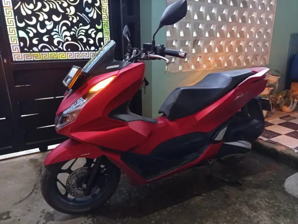 Motor Honda PCX 160 ABS Warna Merah