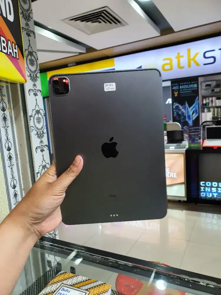 Ipad Pro M1 128 gb wifi only second fullset