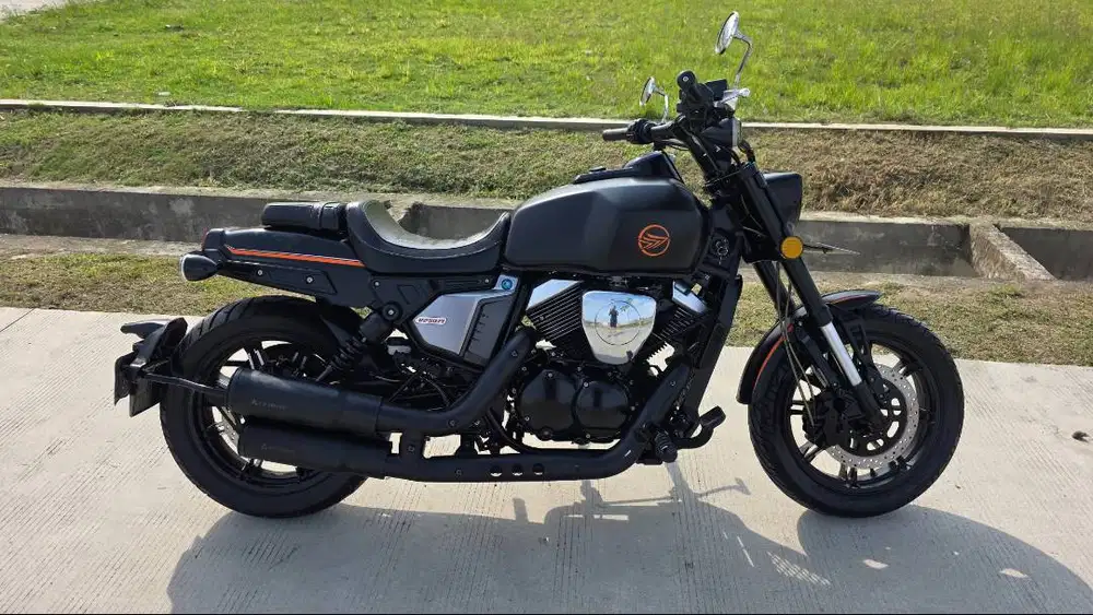 Motor Keeway V250 Fi, kondisi mulus masih ori semua, baru 6.800 km.