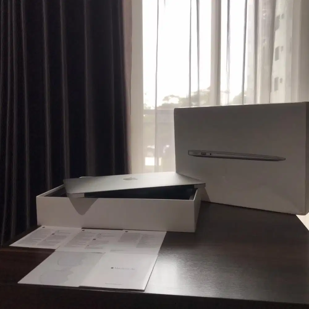 Macbook Air 13 2017 ibox Like New Tangan Pertama