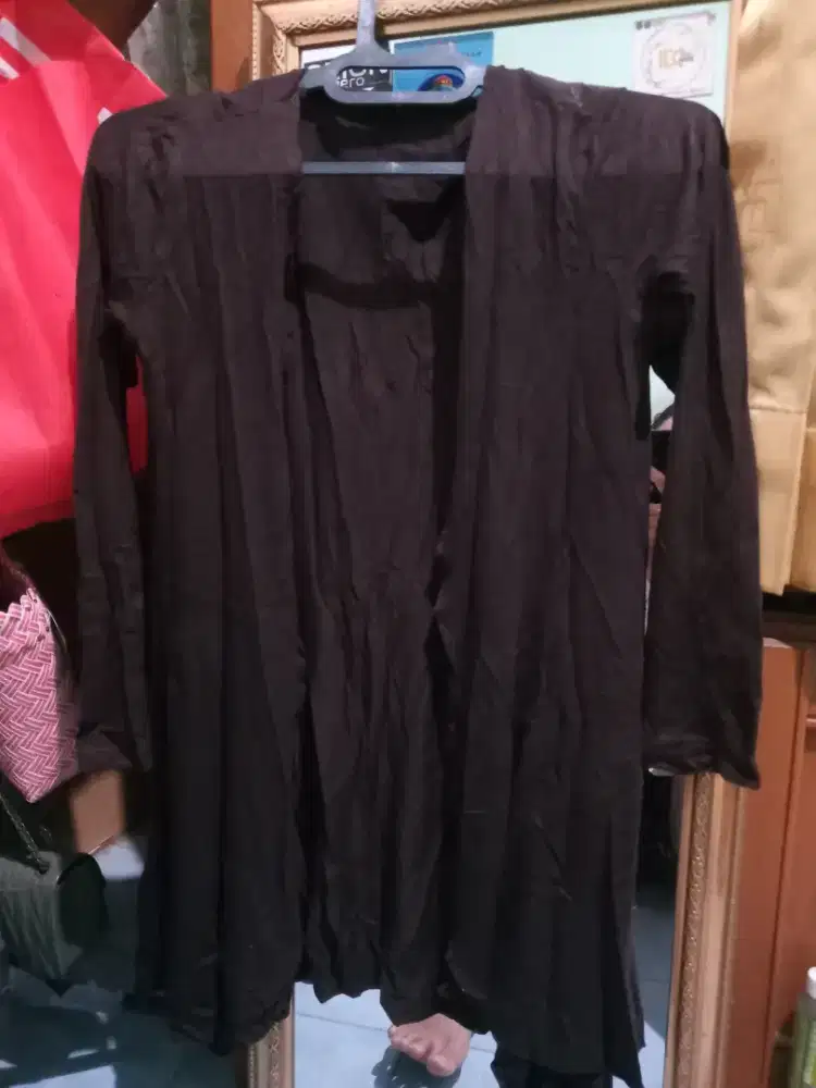 Cardigan warna coklat tua