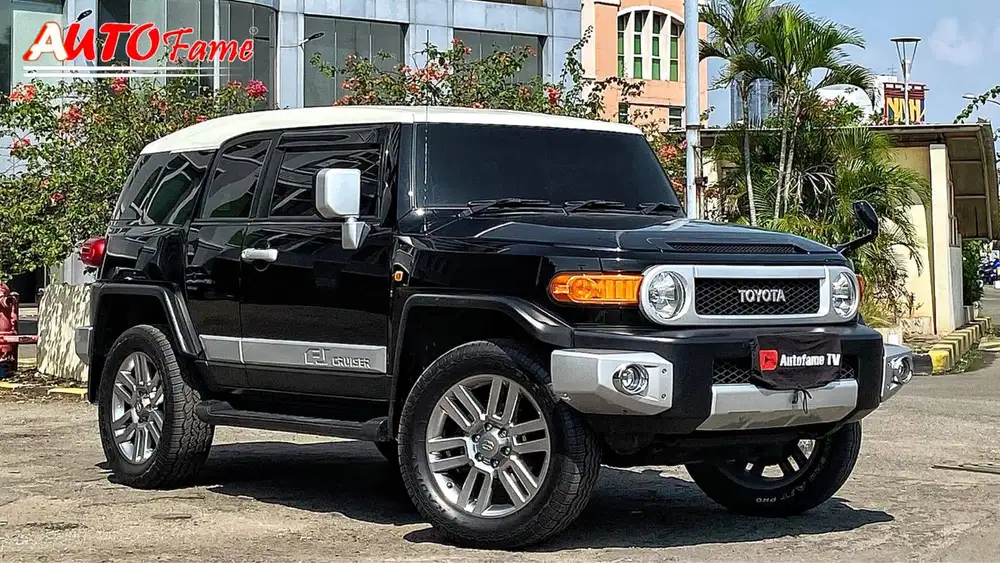 KM 40RB Toyota FJ Cruiser 4x4 AT Fullspec NIK 2014 Black On Black