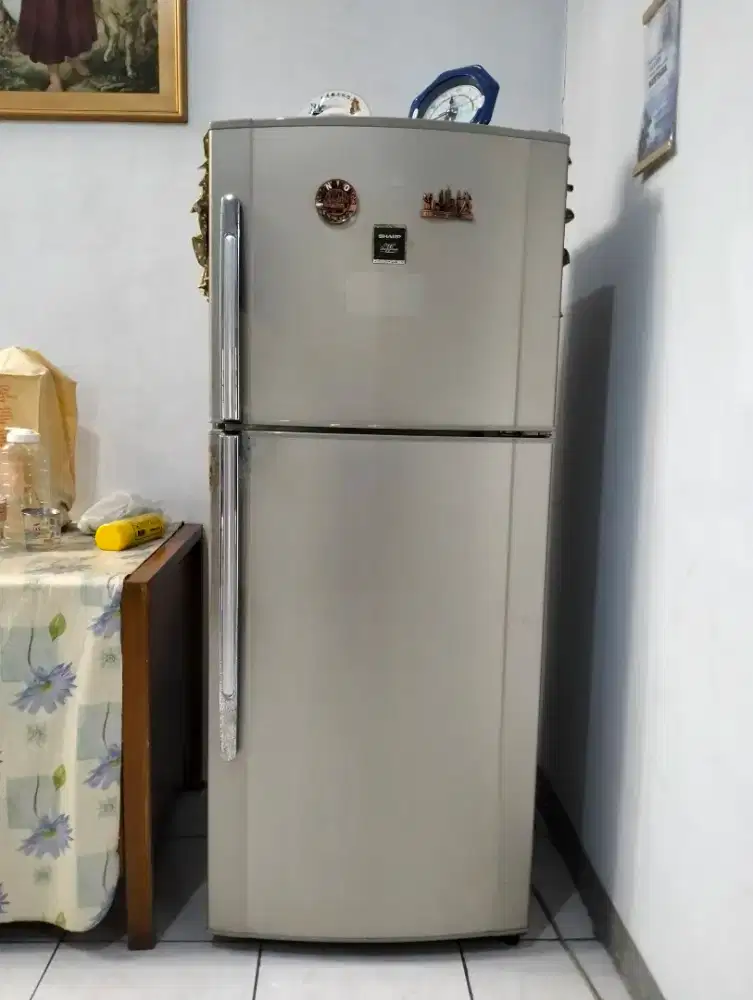 Di jual Kulkas 2 Pintu Merk Sharp