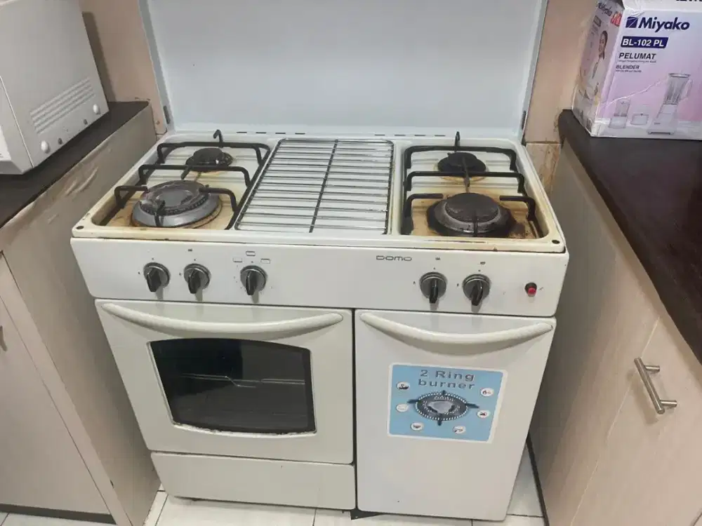 Kompor 4 tungku include oven dibagian bawah