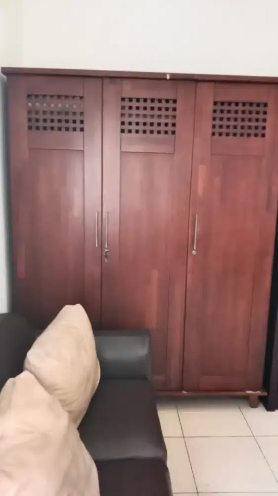 Lemari kayu 3 pintu