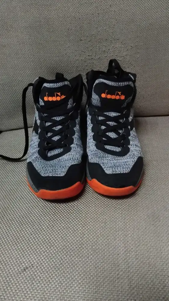 Sepatu/kets merk DIADORA No 38 asli.