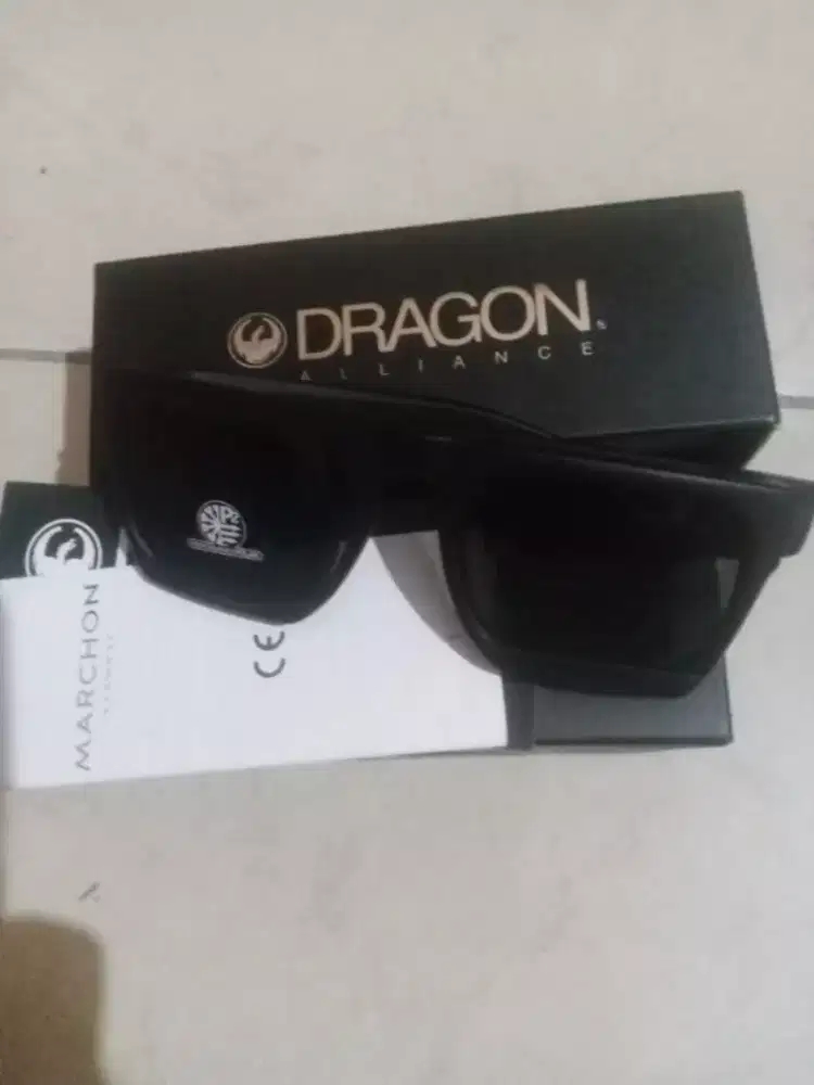 Kacamata hitam Dragon Original