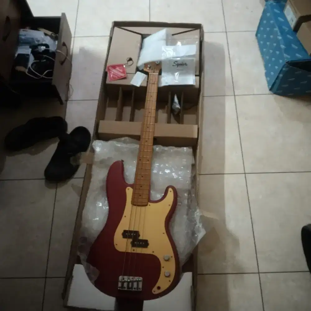 Gitar Bass Squier 4 String Original