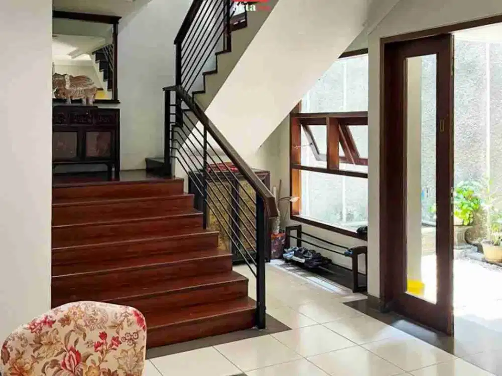 Rumah Bagus Siap Huni Semi Furnished di Pondok Indah Jaksel