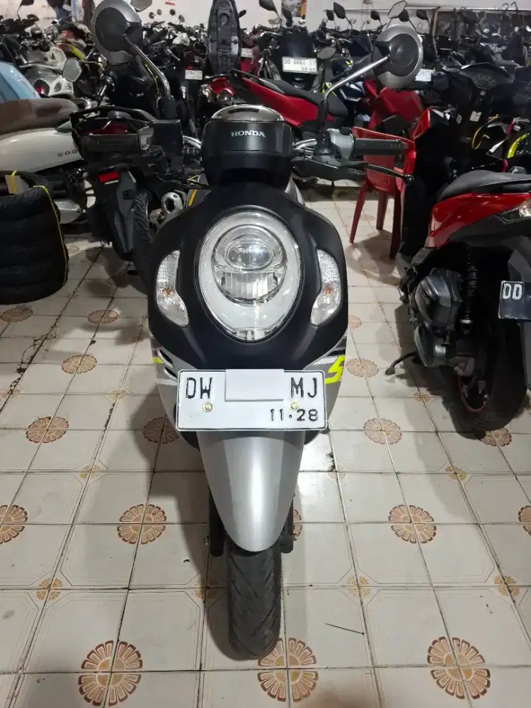 Honda Scoopy 110cc 2023 hitam silver