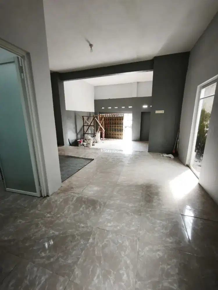 Disewakan Rumah Untuk Usaha, Baru Renov Di Alun Alun Batu. Murah, nego