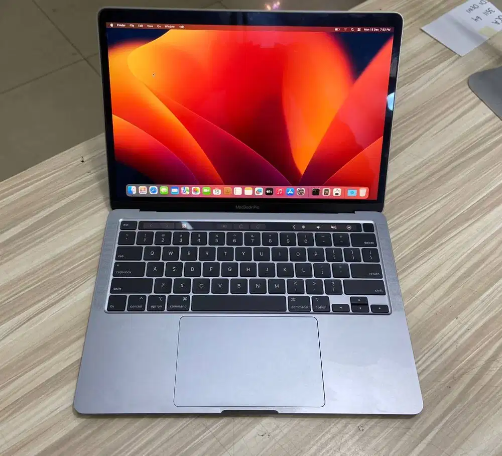 DIJUAL LAPTOP MULUS MACBOOK PRO TOUCHBAR 2020 INTEL CORE i5 DL-EC
