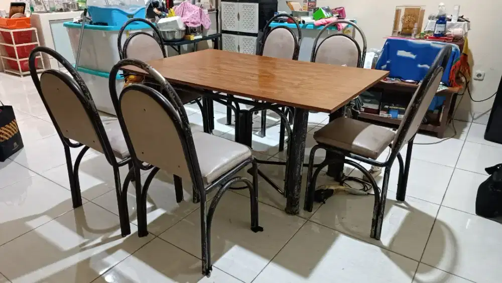Meja makan 6 kursi