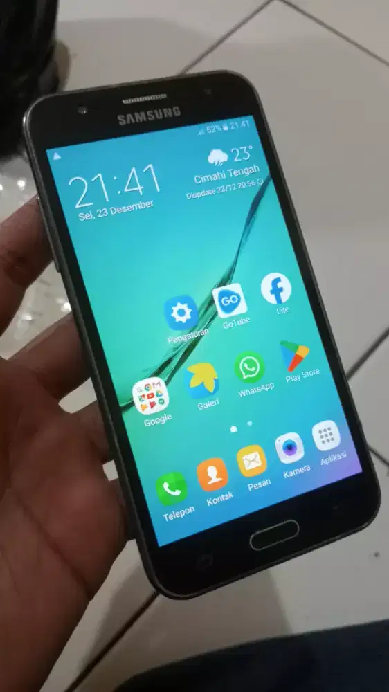 Samsung galaxy J5 2015 4G layar 5 in amoled