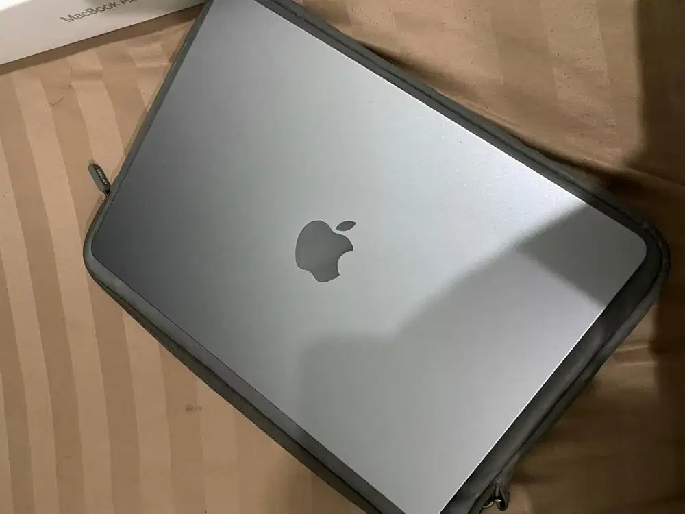 Jual macbook  m2