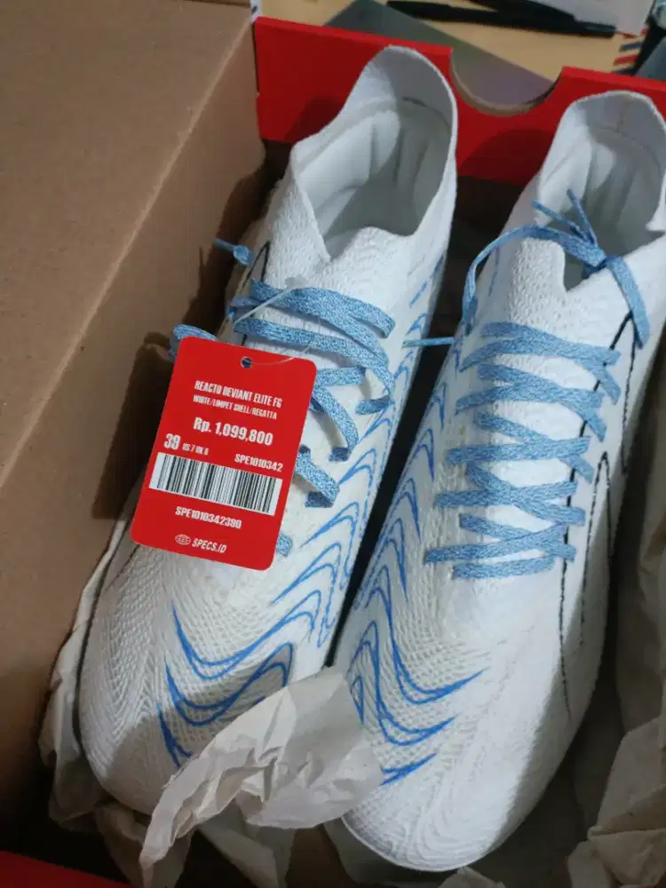 Sepatu Specs di jual murah masih segel