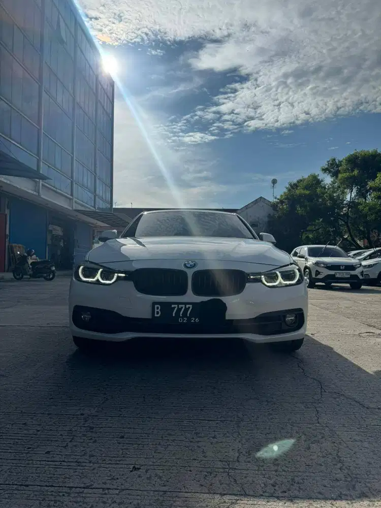(CASH PERORANGAN) BMW F30 320i Sport Shadow Individual Putih odo 60rb