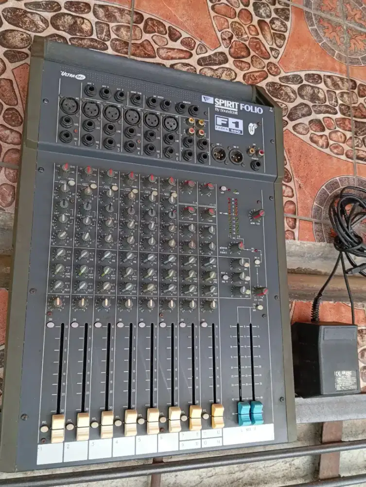 Mixer soundcraft spirit folio f1
