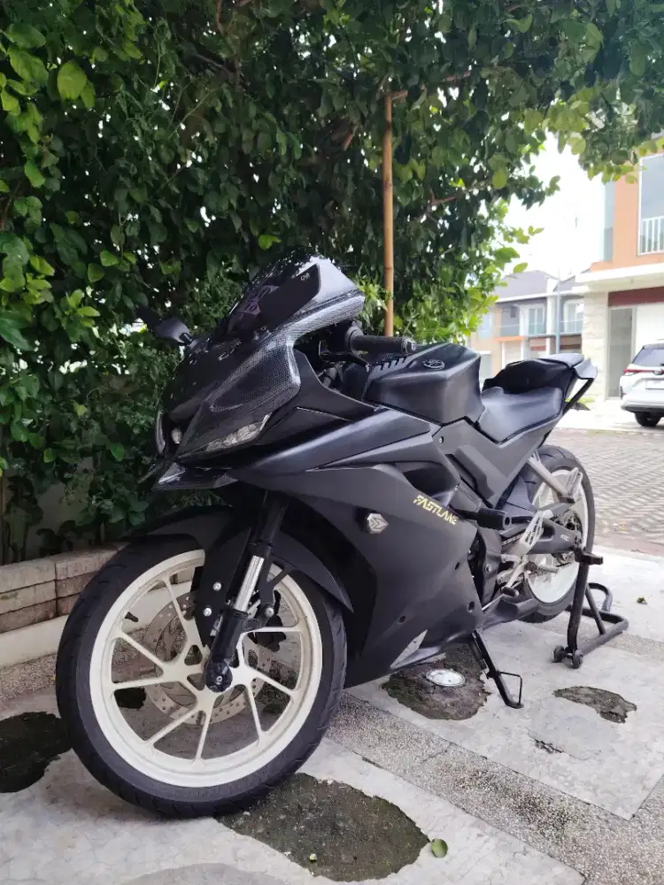 Yamaha R15 v3 ganteng