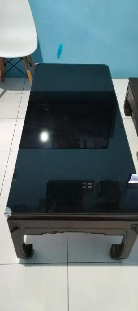 Kursi dan meja kayu jadul