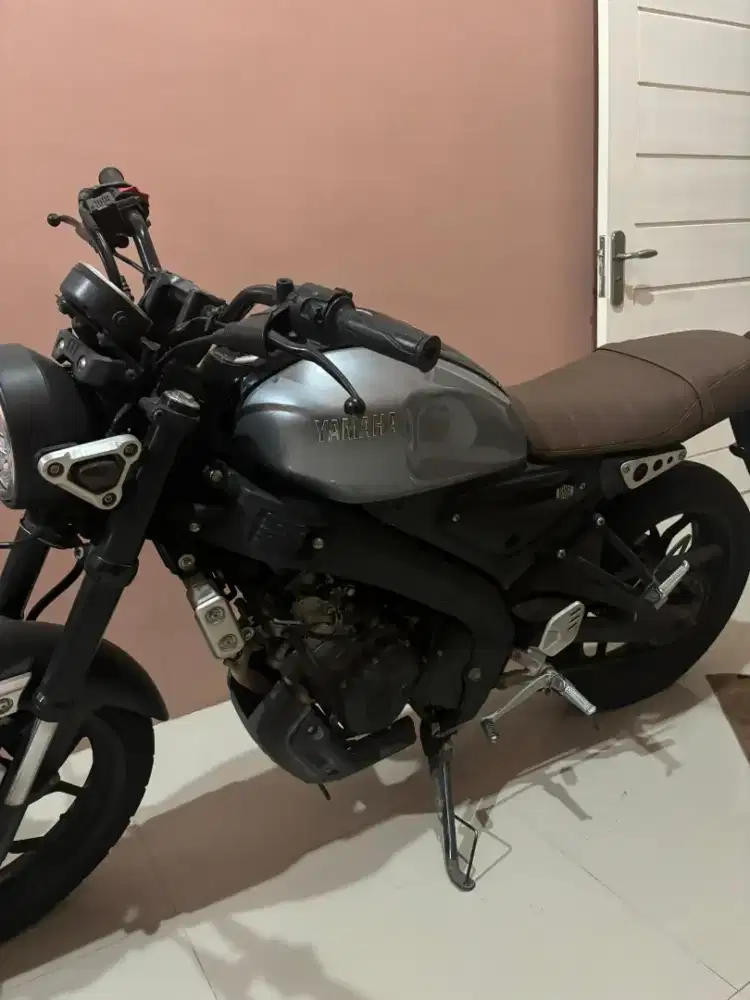 Yamaha XSR 155 Silver