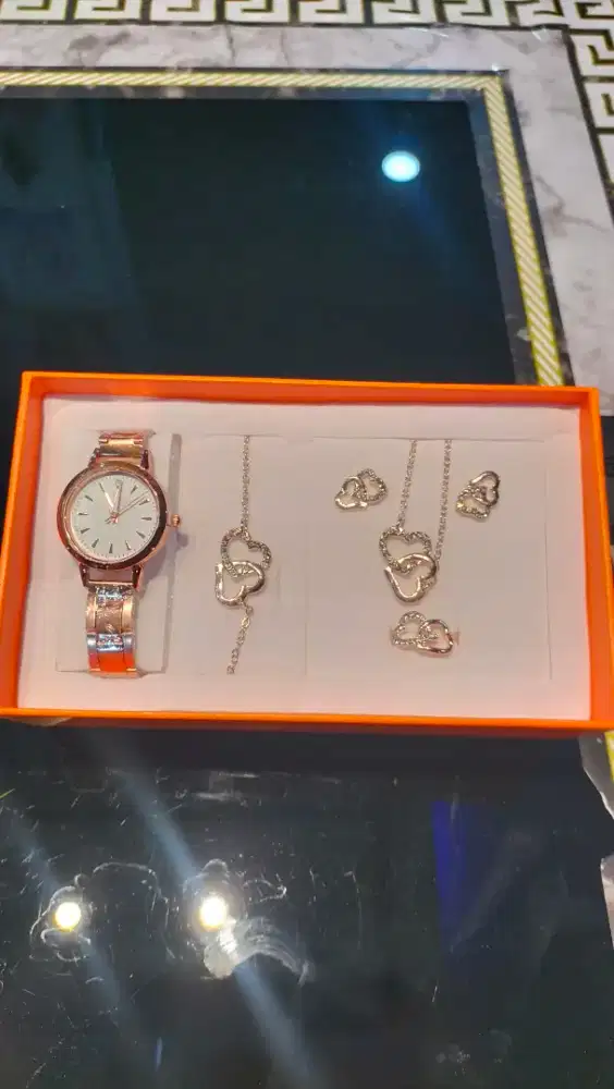 Kalung gelang cincin anting jam tangan 1 paket acc cewek