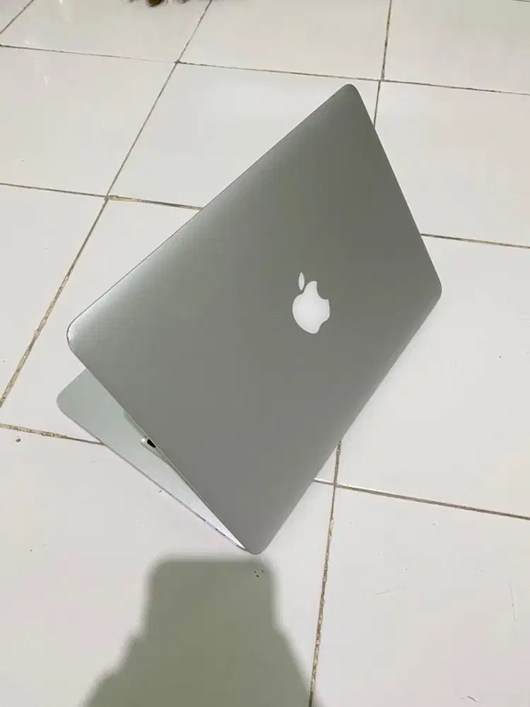 Macbook pro 2015 8/128 bekas minus harga murah aja