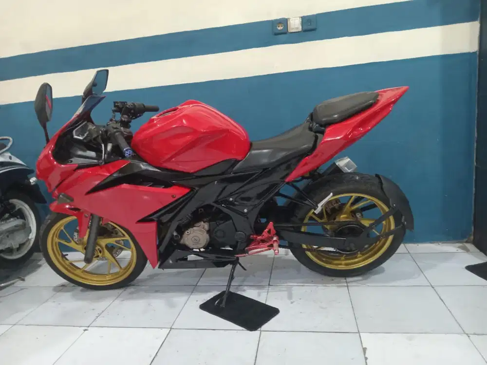 (jual cepat) honda cbr feslif 2017 siap pakai