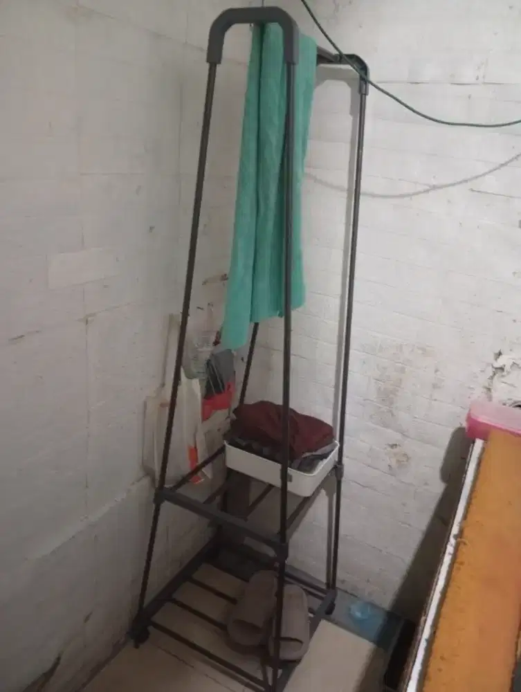 Lemari hanger baju besi ex Ace Hardware