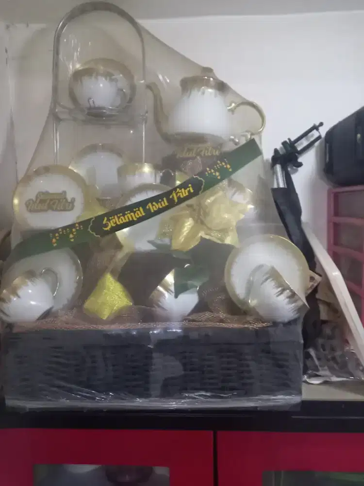 Hampers teko cangkir keramik Lebaran (parsel) ada 2 pc