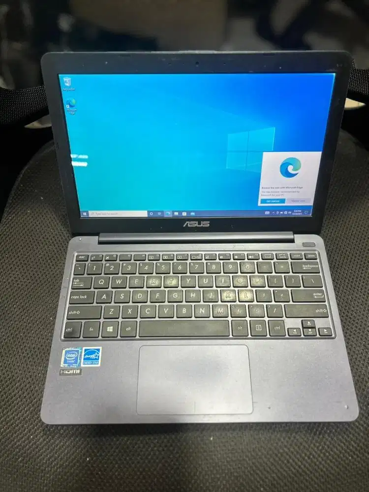 ASUS E203M celleron siap pakai