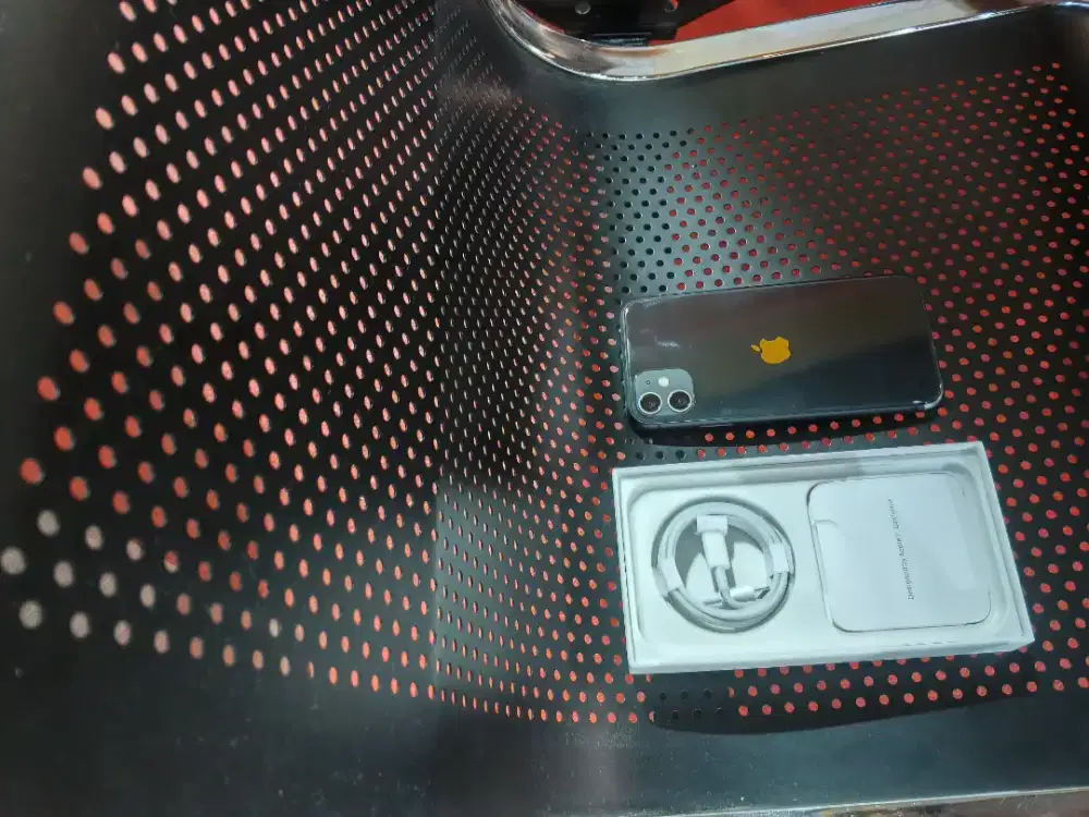 Iphone 11 256gb masih baru dan bagus