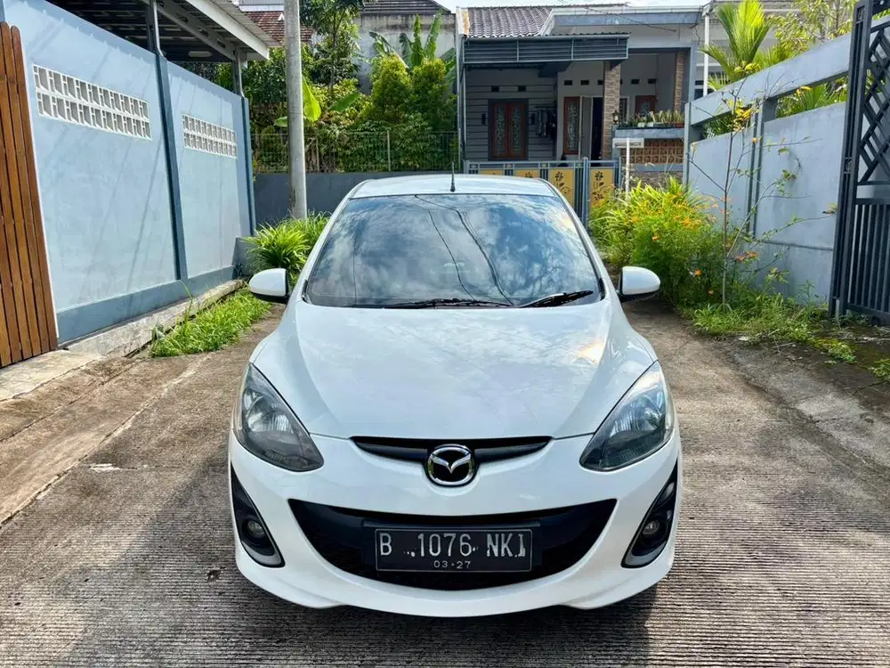 Mazda 2 Type R, Matic A/T, Warna Putih, 2012 KM 134rb, Pajak Hidup