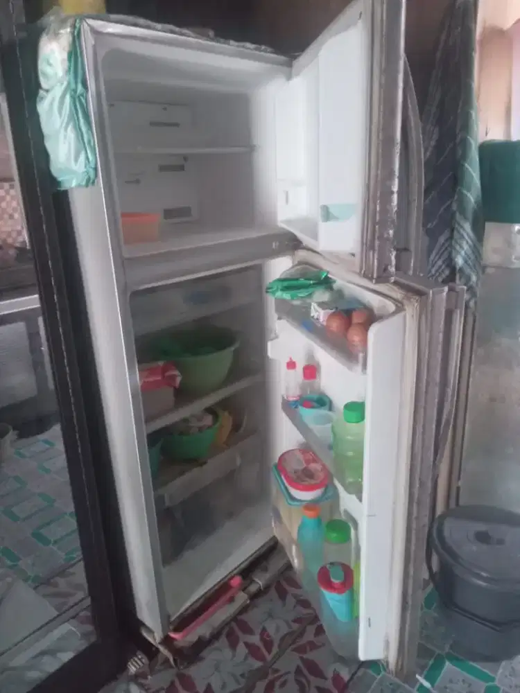 Bismilah jual kulkas pintu dua masih bagus lagi