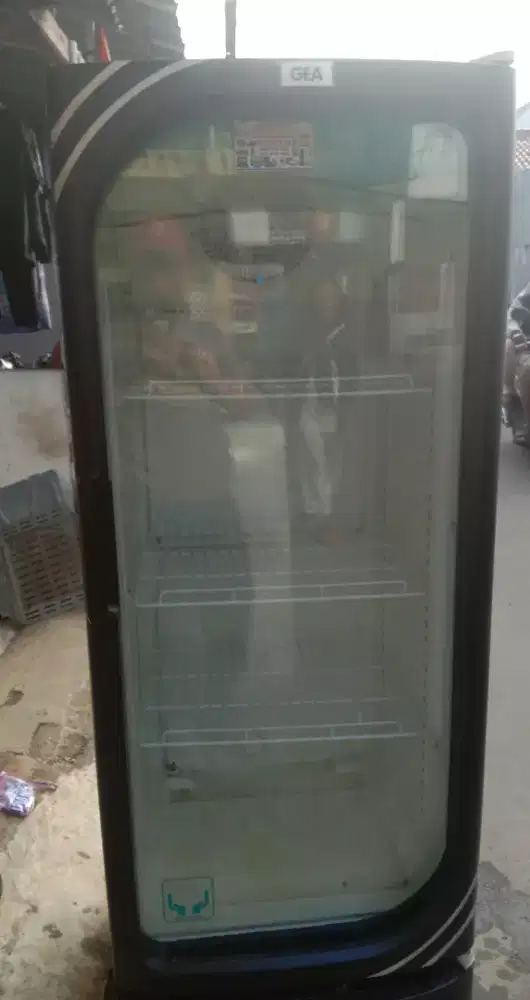 Showcase gea oval 3rak