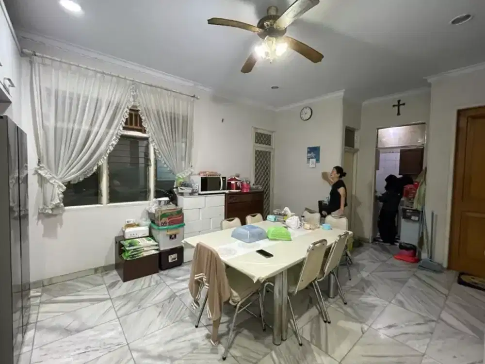 Jual Rumah di Duri Kepa akses jalan lebar