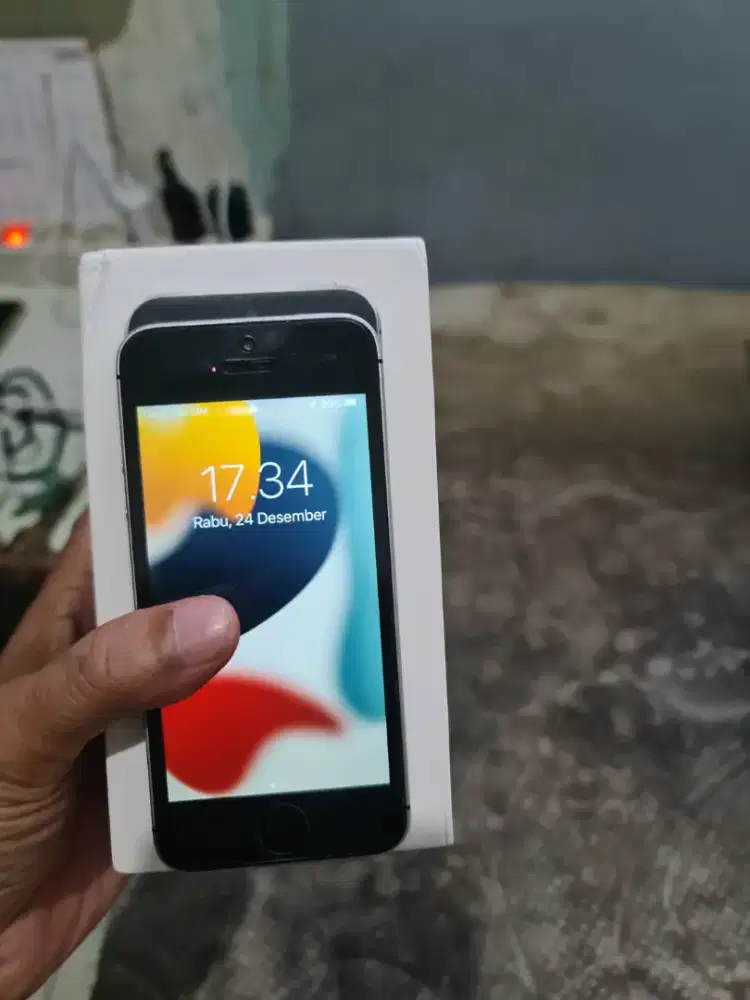 Iphone se pertama grey 16gb
