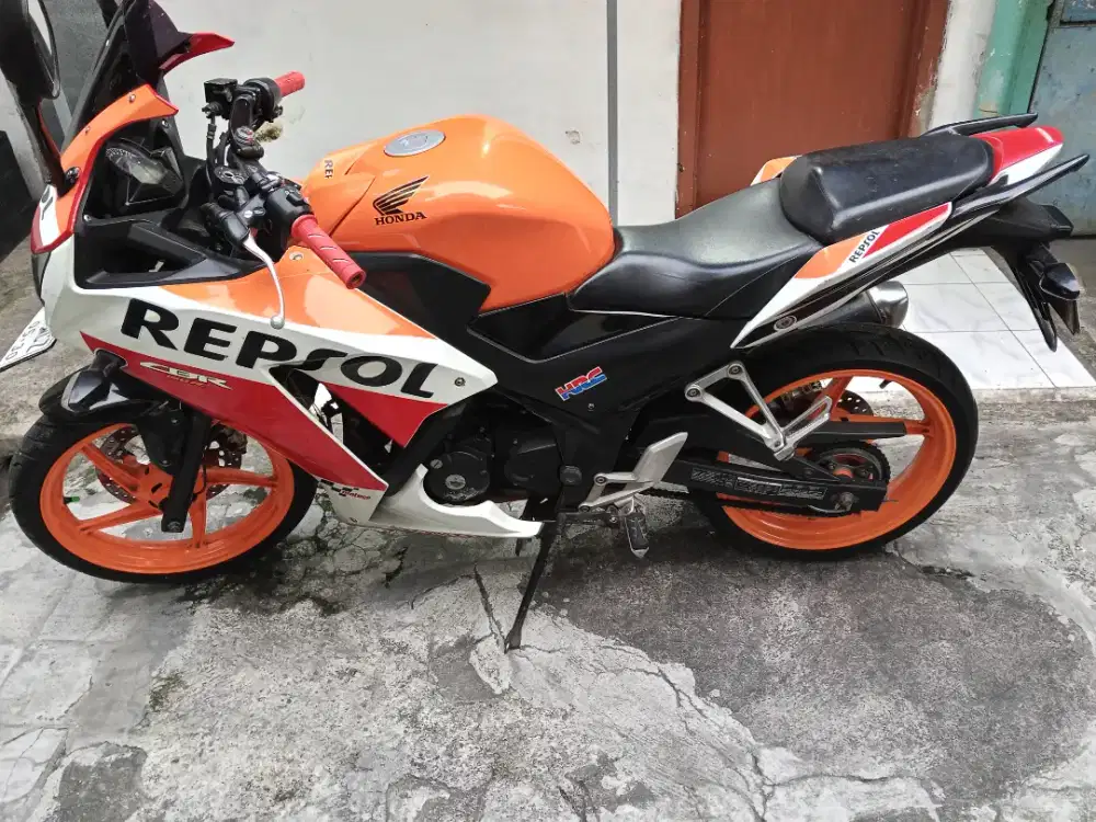 Sepeda Honda CBR 150 THN 2015 N kota pajak/STNK baru cetak atas nama
