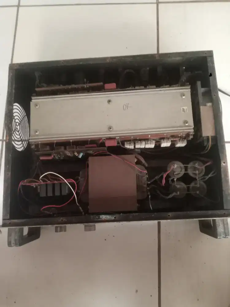 Power amplyfier 
Traro 20 amper