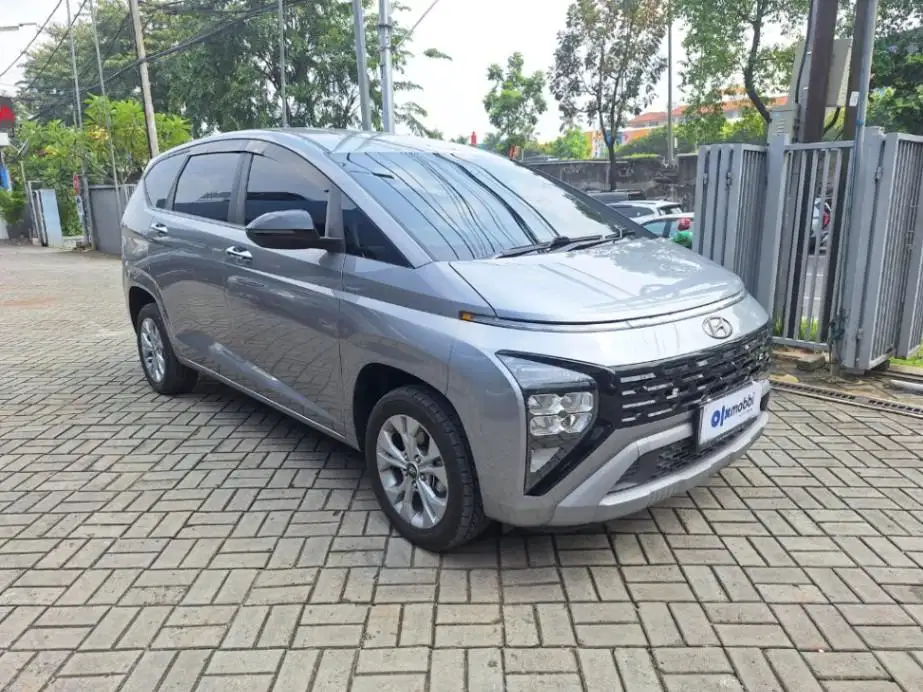LOW DP Hyundai Stargazer 1.5 Trend Essential Bensin-AT 2025 URA